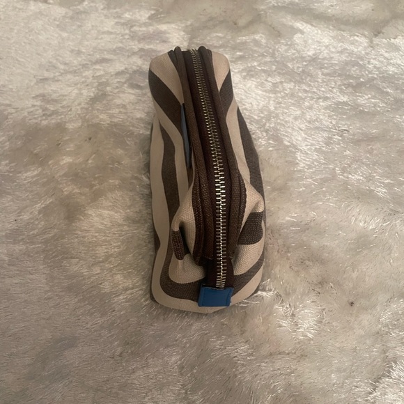 Henri Bendel Cosmetics Wristlet Bag - Picture 2 of 8